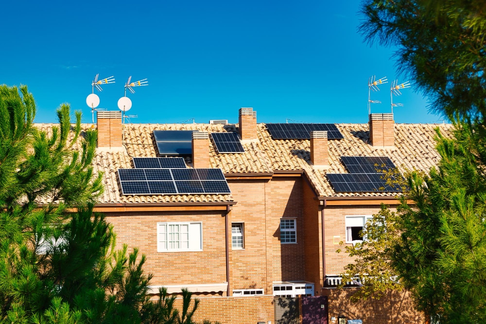 como limpiar las placas solares en casa